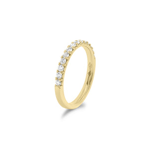 Diamond timeless wedding band - 18K gold weighing 2.57 grams  - 14 round diamonds totaling 0.40 carats