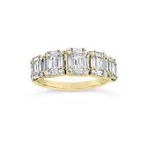 Diamond Baguettes Wedding Band - 18K gold weighing 4.16 grams  - 25 straight baguettes totaling 1.13 carats  - 20 round diamonds totaling 0.15 carats