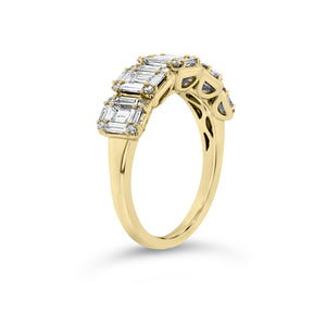Diamond Baguettes Wedding Band - 18K gold weighing 4.16 grams  - 25 straight baguettes totaling 1.13 carats  - 20 round diamonds totaling 0.15 carats