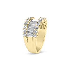 Baguette & Round Diamond Wedding Band   -18K gold weighing 9.73 grams   -15 slim baguettes totaling 1.52 carats   -24 round diamonds totaling 1.31 carats