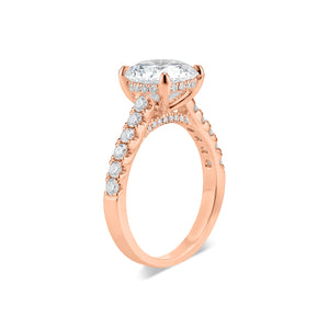 Round Diamond Engagement Ring  -18 K weighting 3.87 GR - 44 round diamonds totaling 0.55 carats