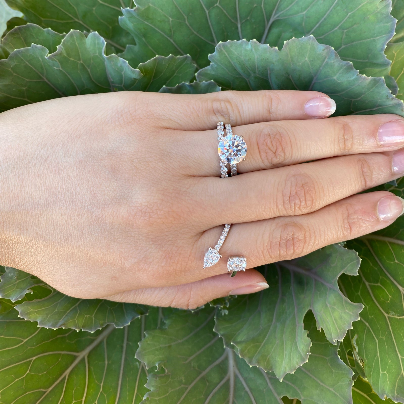 Diamond Oval and Pear Wrap Ring - 18K gold weighing 2.77 grams  - 27 round diamonds weighing 0.45 carats