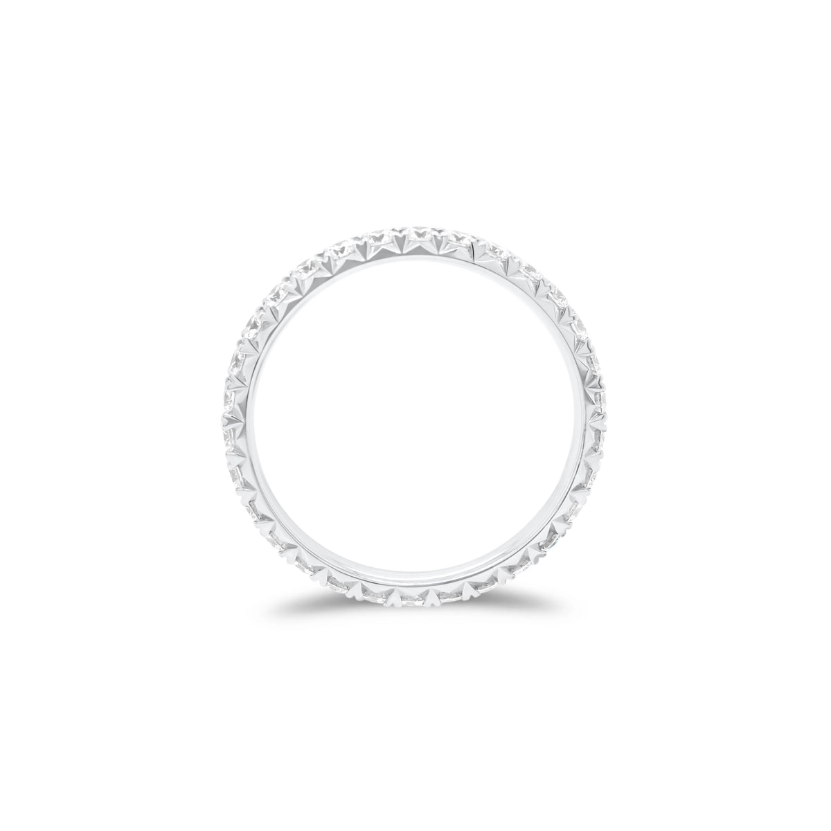 Diamond eternity band - 18K gold weighing 1.52 grams  - 30 round diamonds totaling 0.84 carats
