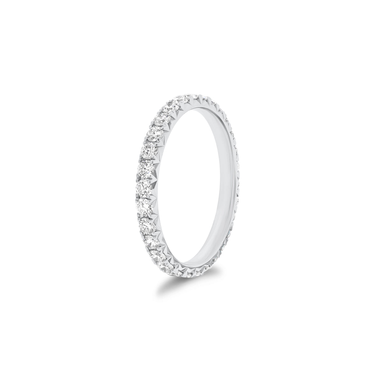 Diamond eternity band - 18K gold weighing 1.52 grams  - 30 round diamonds totaling 0.84 carats
