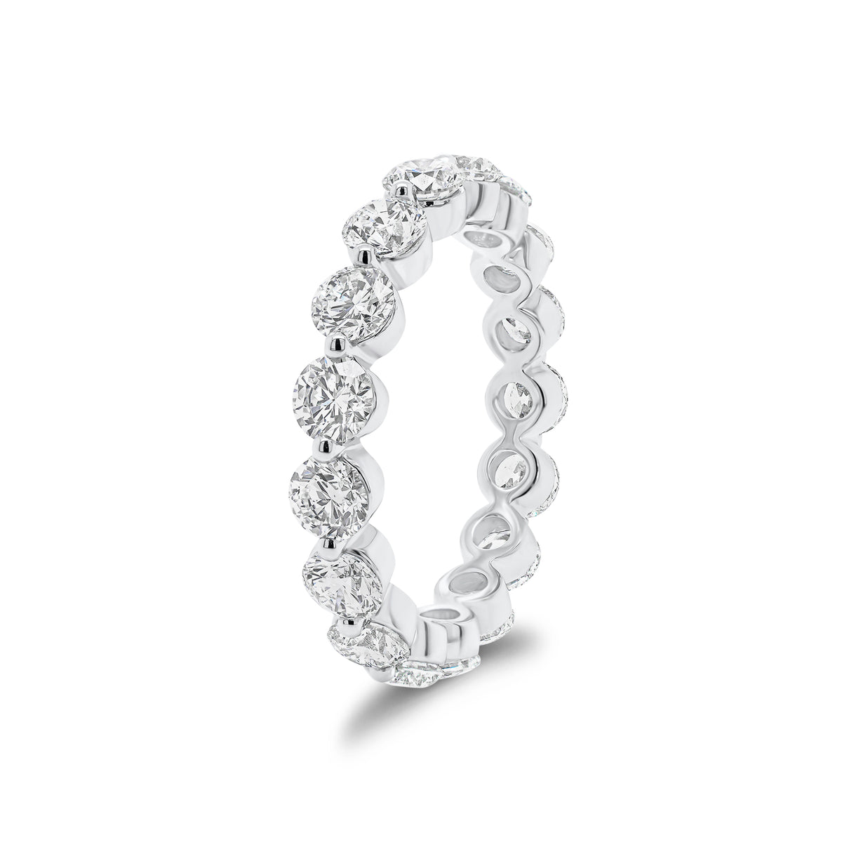 2.62 ct Diamond Eternity Ring - 18K gold weighing 2.48 grams  - 17 round diamonds weighing 2.62 carats
