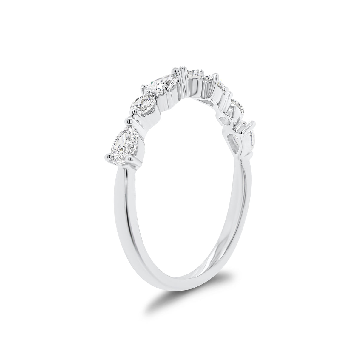 Pear and Round Diamond Wedding Band - 18K gold weighing 1.96 grams  - 4 pear-shaped diamonds weighing 0.40 carats  - 3 round diamonds weighing 0.17 carats