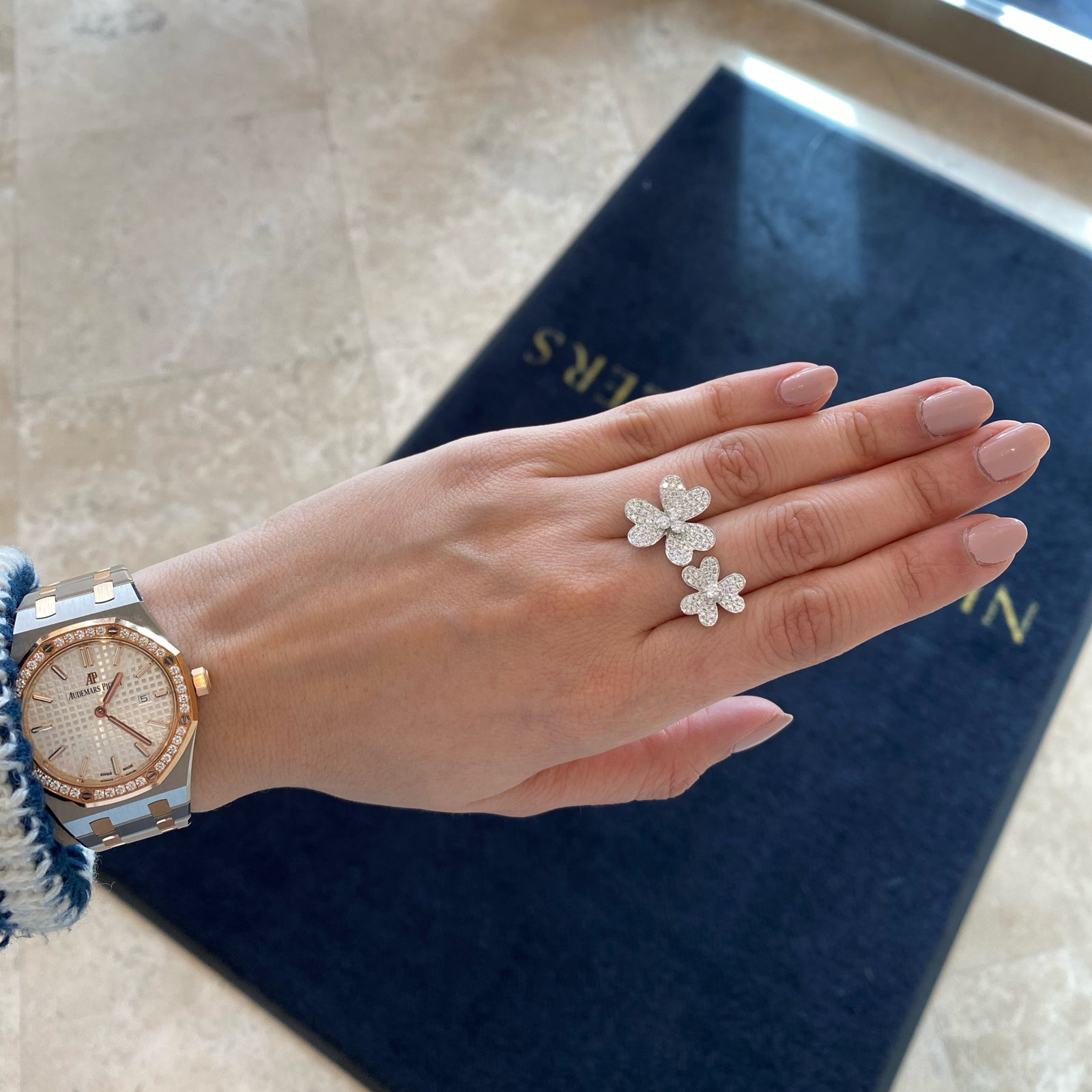 Diamond Double Flower Open Ring - 18K gold weighing 5.66 grams  - 124 round diamonds weighing 1.19 carats