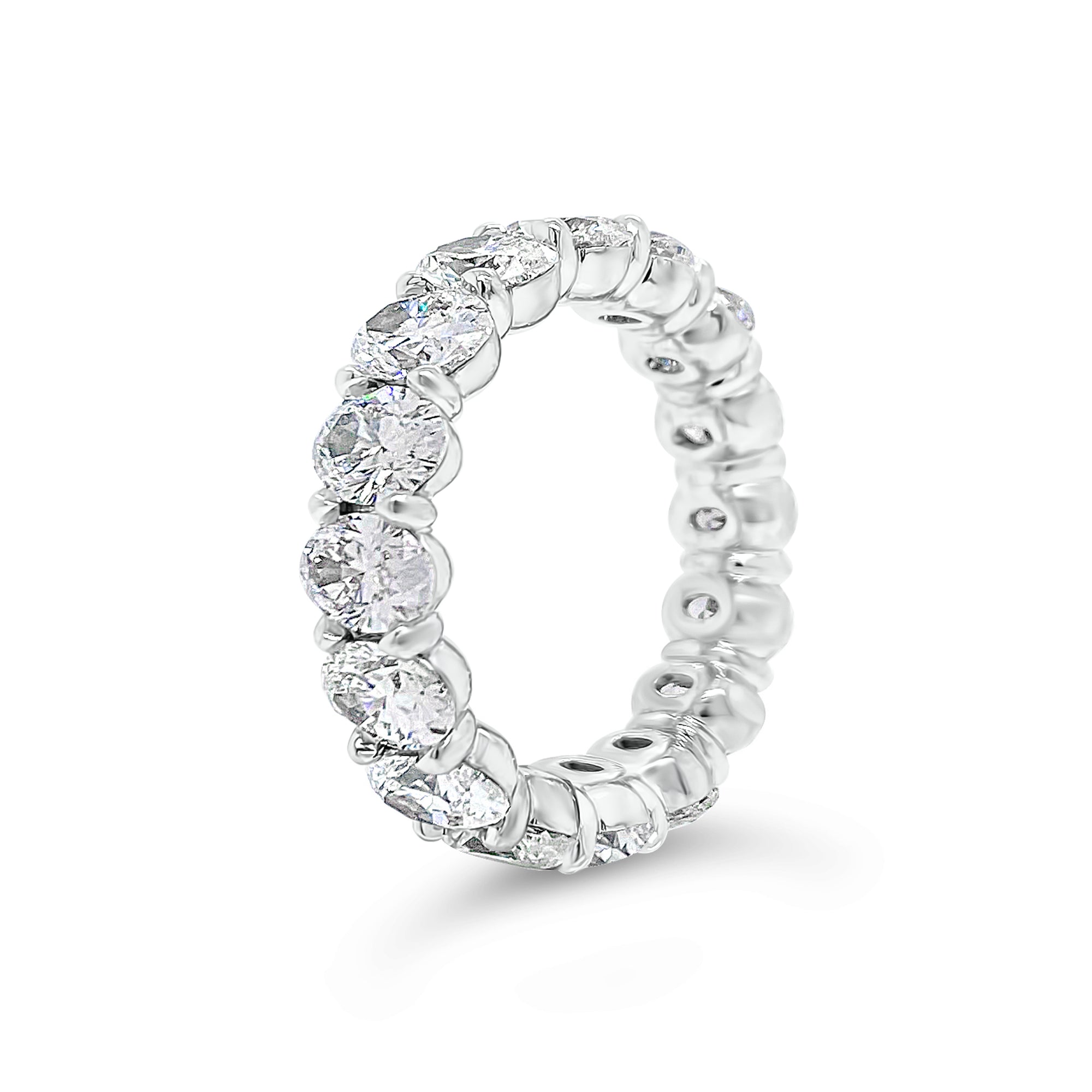 Diamond Ovals Wedding Band - Platinum white gold weighing 8.0 grams - F-color, VS2-SI1 clarity
